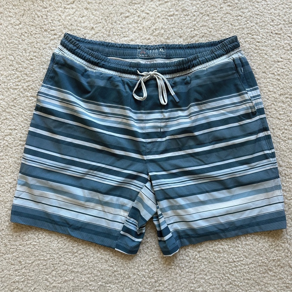 Faherty men’s Shorelite swim shorts trunks 7”
Size XL